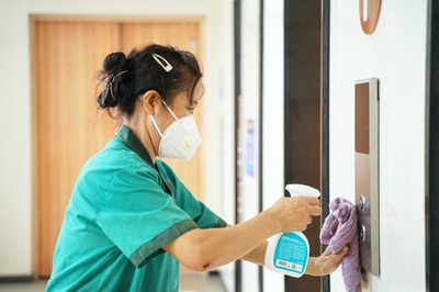 青春擔當，筑起抗疫防線 95后冠寓運營官以專業(yè)消毒服務閃耀光芒